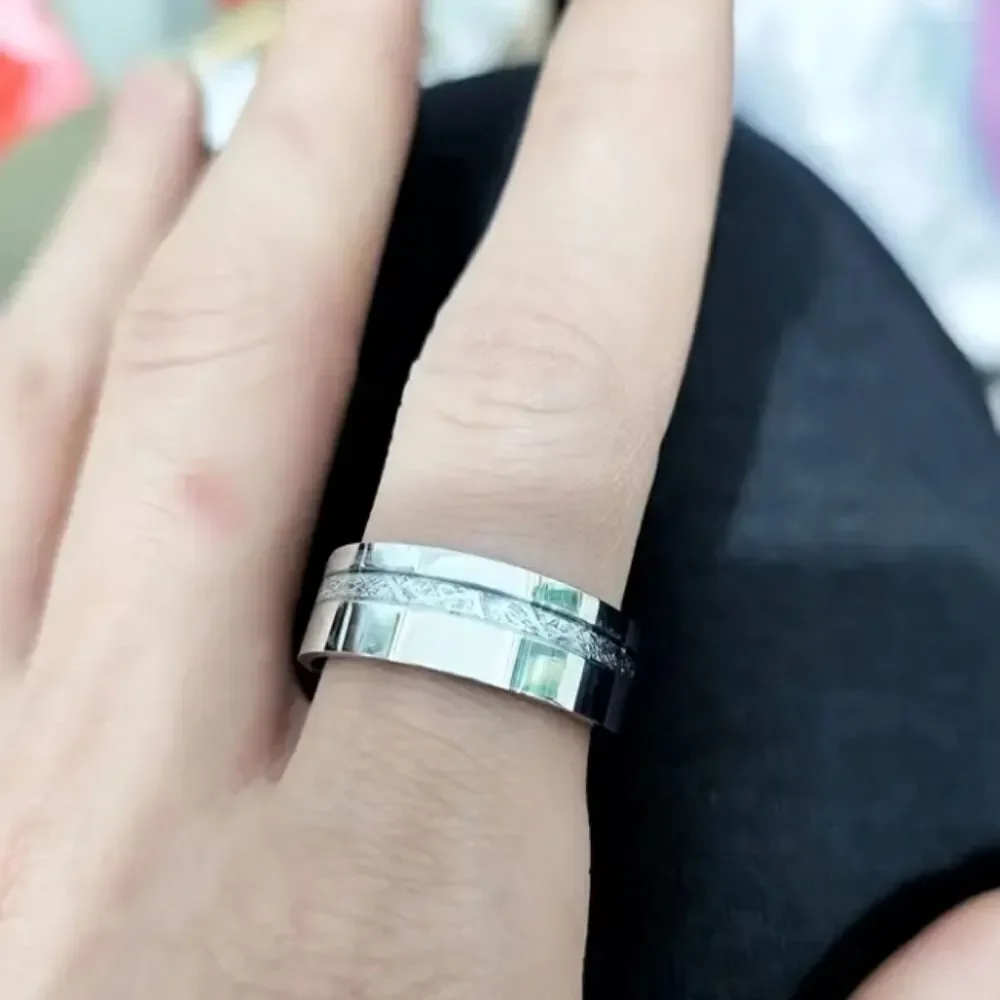 Luxurious Men's Wedding Band